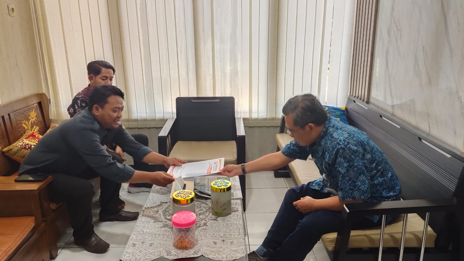 anggota Bawaslu Pemalang dengan Kepala Dinas Cabang Pendidikan XII