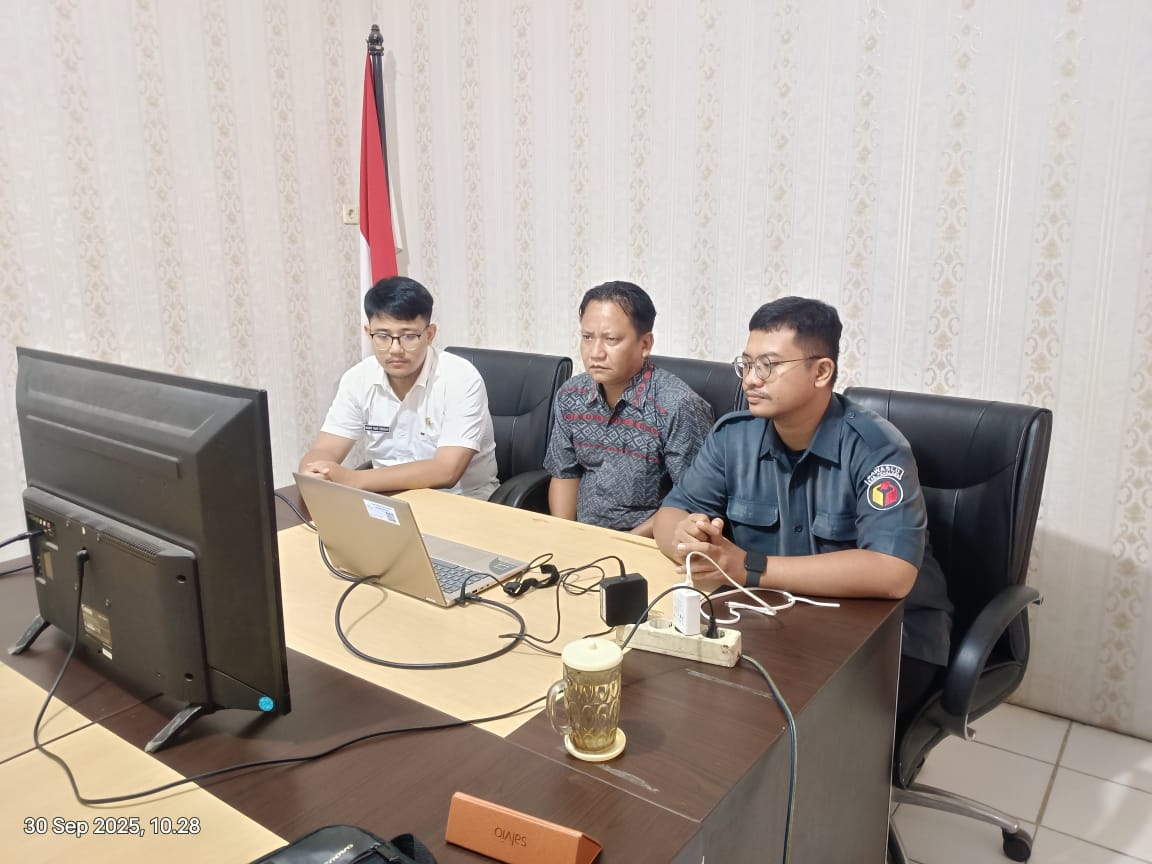 Koordinator Hukum dan Penyelesaian Sengketa Bawaslu Kabupaten Pemalang, Chairul Umam beserta staf Ikuti Selasa Menyapa (30/09/2025)