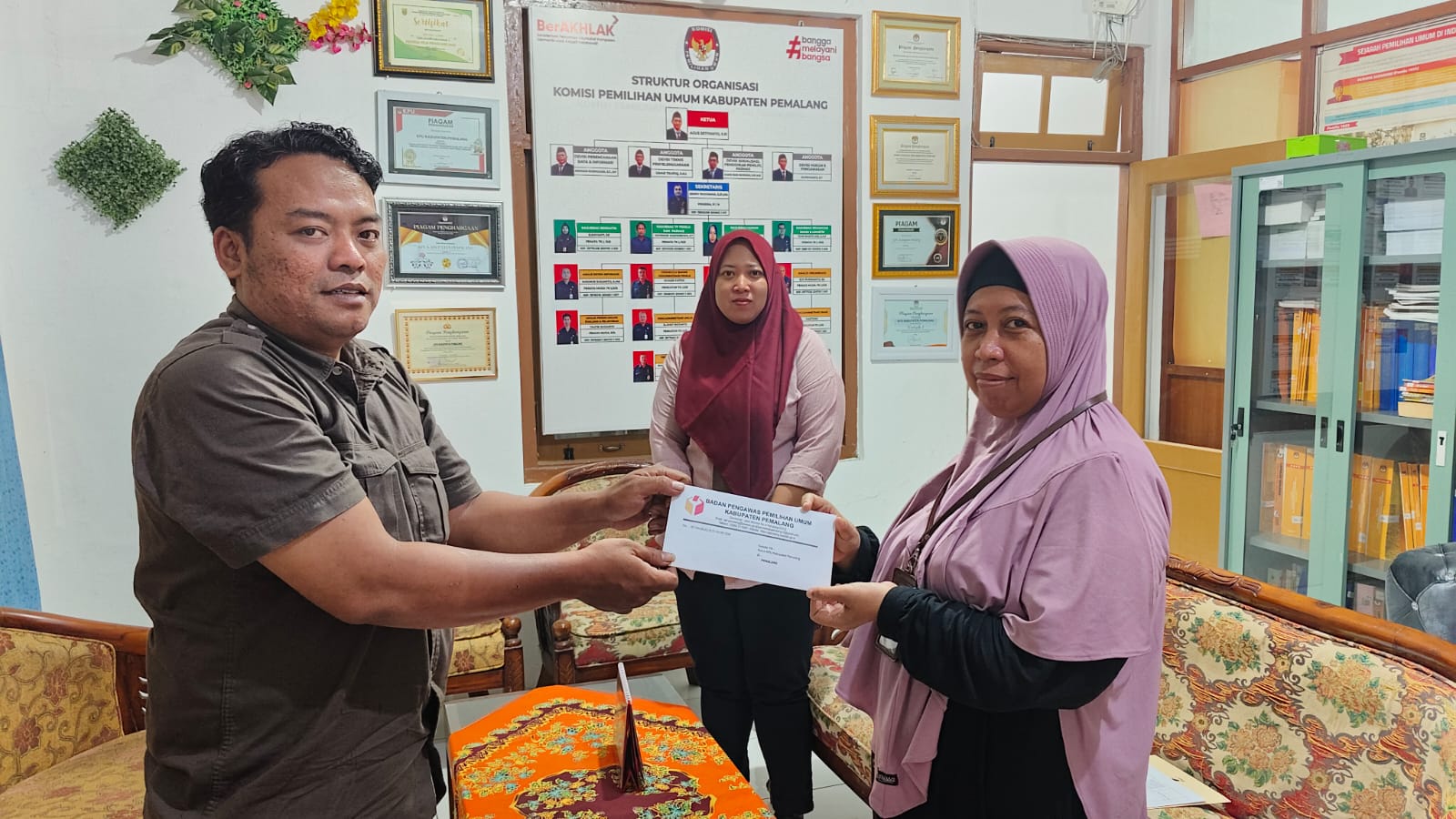 Melalui Saran Perbaikan, Bawaslu Minta KPU Cek Data Anomali