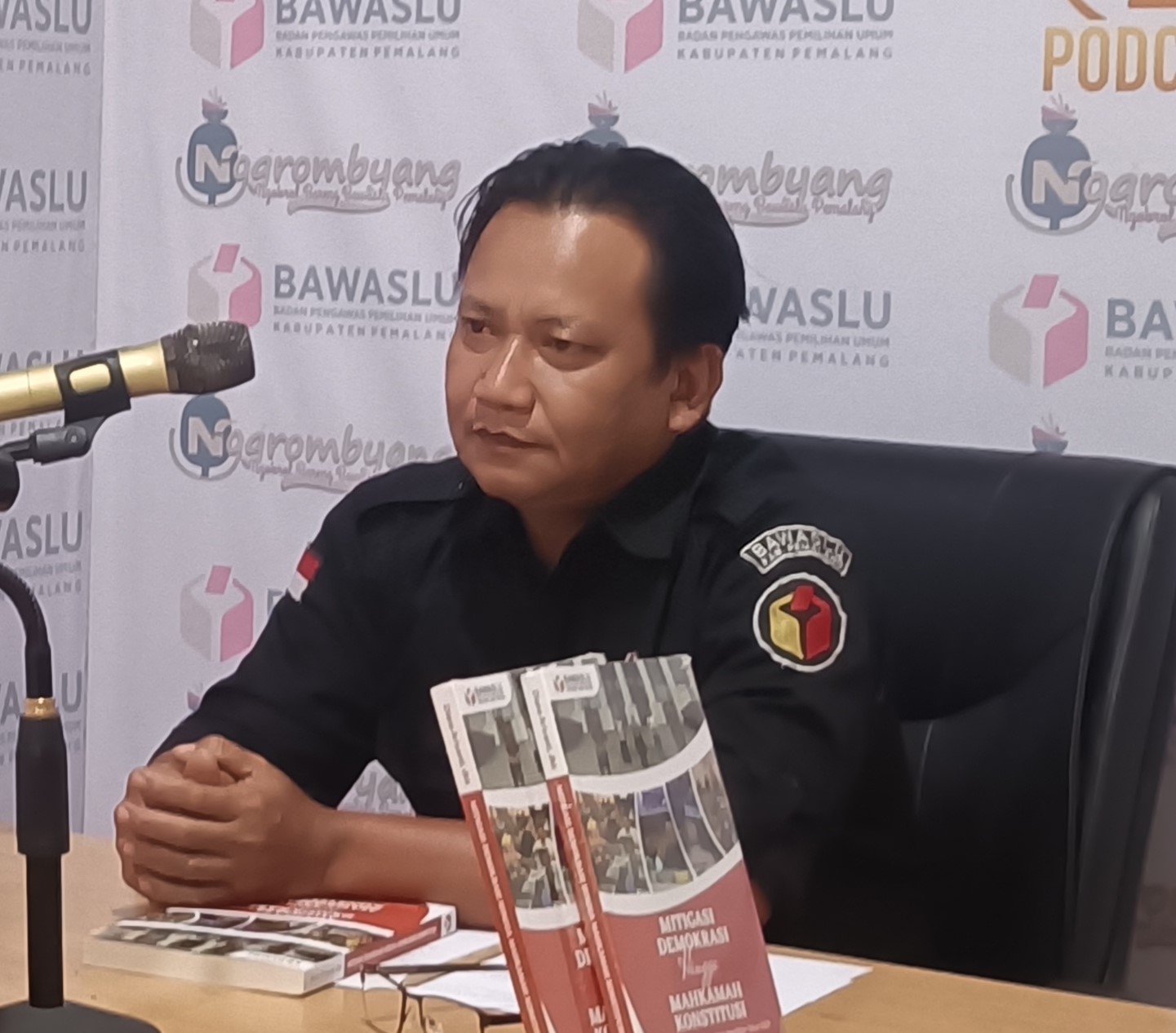 Bedah Buku : Mengupas Mitigasi Demokrasi Hingga Mahkamah Konstitusi