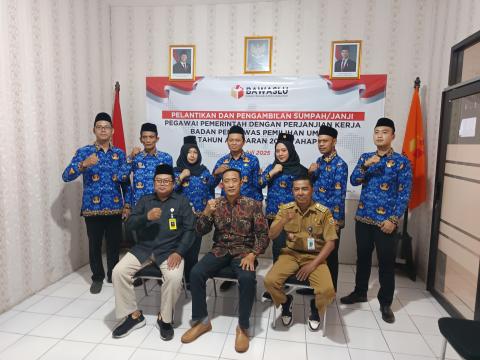 Foto Bersama Usai Pelantikan PPPK Bawaslu Pemalang