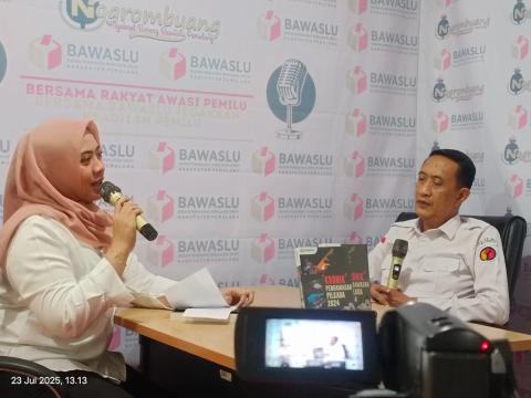 Sudadi Cerita Tentang Isi Buku Kronik Melalui Podcast “Nggromyang”