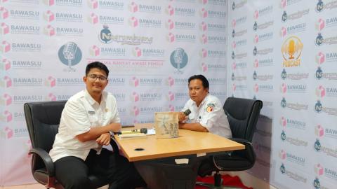 Chairul Umam Saat Menjadi Narasumber Podcast Nggrombyang