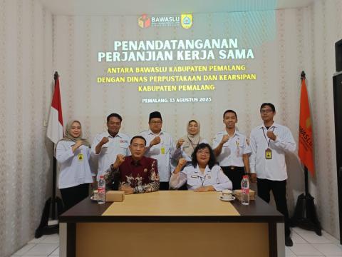 Penandatanganan PKS Bawaslu dengan Dinpusarda