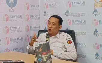 Sudadi Cerita Tentang Isi Buku Kronik Melalui Podcast “Nggrombyang”